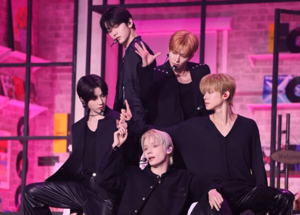 [포토&] ‘마의 7년’ 넘은 TXT, BTS RM 조언 속 전원 재계약 ‘언론 공개회 현장’