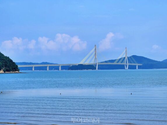 봄바람 타고 바다 달리러 ‘고흥’…40km ‘고흥 블루마린 자전거여행’ 완판 행렬
