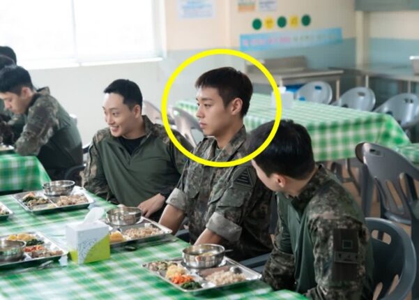 군대 입대하자 마자 너무 각잡힌 이등병 생활중인 천만 국민 배우