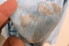 옷에 껌이 붙었다면 “이렇게” 제거하세요 세탁소 사장님 10년 꿀팁입니다.