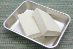 “두부는 이제 명함도 못 내밉니다” 60대 골다공증 막아주는 칼슘 1등 음식
