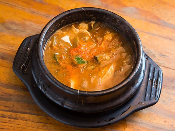 “이 찌개 국물만 안 마셔도” 지긋지긋한 염증 사라지고 “수명”이 5년은 더 늘어납니다