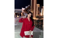 “강렬한 레드도 찰떡 소화”… 아이유, 시선을 압도하는 역대급 수트 스타일링