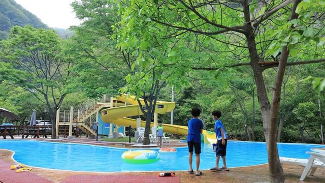 “김삿갓 계곡 위에 이런 캠핑장이?”… 수영장과 함께하는 자연 명소