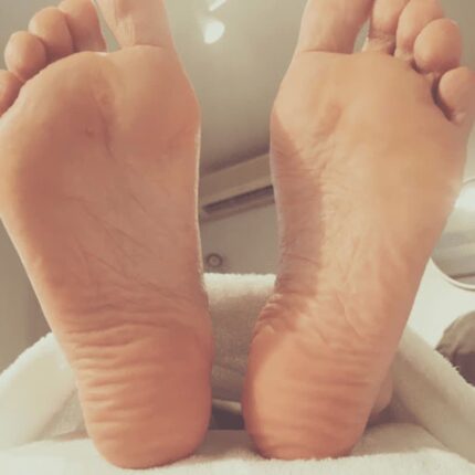 “미쳤다 소리 나옵니다” 잠들기 전 파스를 발에 붙이면 생기는 ‘의외의 효능’