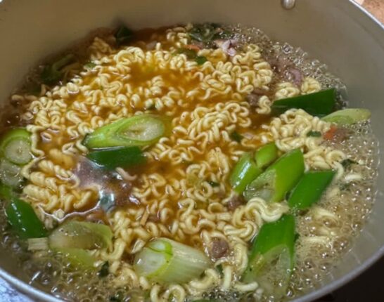 라면 끓일 때 “이 음식”을 꼭 올리세요 폭발하던 혈당을 크게 내려줍니다.