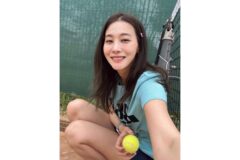 ‘테니스 요정이라는 수식어가 딱’ 유인영 민트 상의에 매치한 블랙 쇼츠의 정석 코디