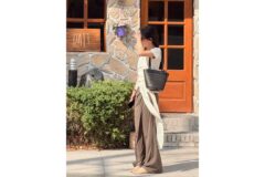‘빵집을 런웨이로 만드는 클래스’ 기은세, 일상이 화보인 패션 아이콘