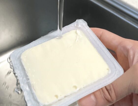 두부 보관할 때 “이것 한스푼”을 넣으세요 1달 지나도 신선하게 유지됩니다.