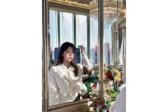 ‘압도적 화이트’ 맹승지, 리본 하나로 완성한 품격 있는 자태