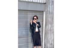 ‘영화 속 한 장면’ 신슬기, 레더 재킷으로 완성한 압도적 아우라