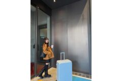 47세 강예원 무결점 피부의 핵심은 화장 전 사용하는 “이것”