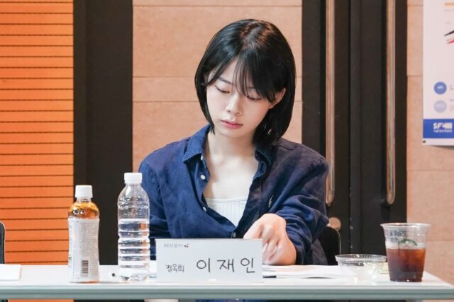 22살 대세 여배우가 성인 야설 소설가 였다…연예계 ‘난리’
