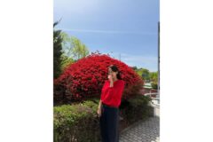 ‘꽃보다 예쁜’ 소이현, 강렬한 레드 니트로 뽐낸 화사한 봄 근황