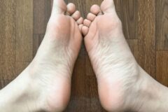 “비싼 수면제 필요 없습니다” 잠 못들 땐 발바닥의 ‘이 부분’ 꾹 누르세요