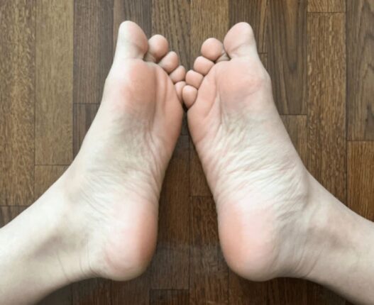 “비싼 수면제 필요 없습니다” 잠 못들 땐 발바닥의 ‘이 부분’ 꾹 누르세요