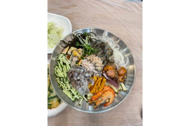 새콤달콤 살얼음 육수와 신선한 해산물이 미쳤다! 물회 마니아가 꼽은 물회 맛집 5