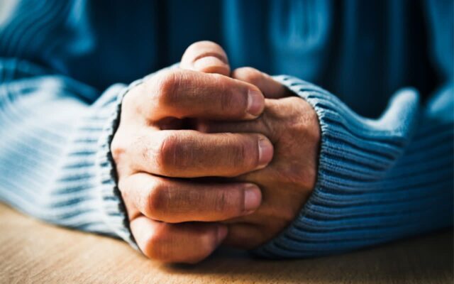 “창피할 정도로..” 나이 55 넘어 돈이 없으면 생기는 비참한 일 4가지