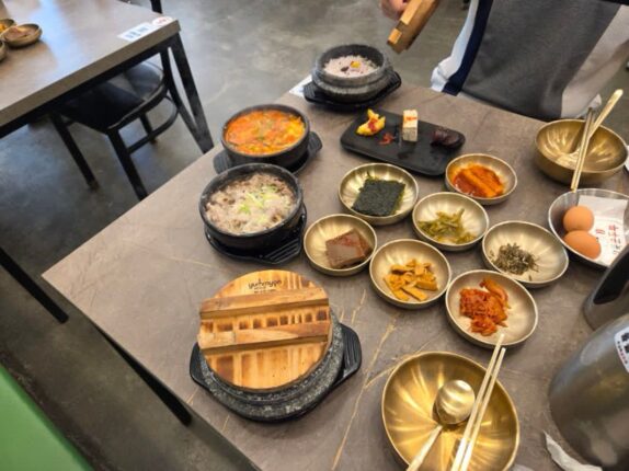 가성비 최고 국회의사당역밥집, 완뚝순두부
