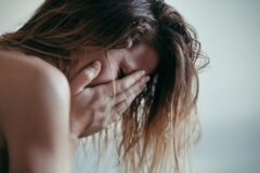 “절대로 하지마라…” 나이들수록 여자의 팔자를 망치는 행동 1위