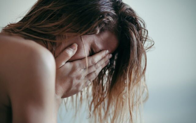 “절대로 하지마라…” 나이들수록 여자의 팔자를 망치는 행동 1위