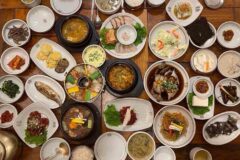 반찬 가지 수에 완전히 멘탈이 나가버렸습니다… 임금님 안 부러운 전국 한정식 맛집 5