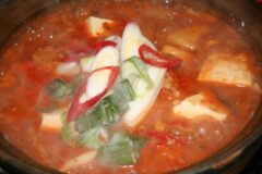 “찌개 끓일 때 딱 한 스푼 넣으세요”.. 오르는 혈압 잡고 나트륨 싹 씻어내 줍니다