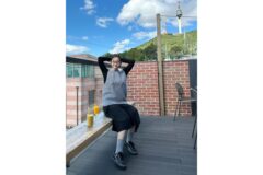 “안경 하나로 완성한 지적인 매력” 박소담 장난기 가득한 표정 속 돋보이는 소년미