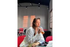 “비주얼이 곧 장르” 설현, 투명한 안색 돋보이는 꾸안꾸 데일리룩