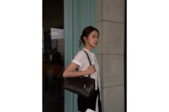 “아이 엄마라고 믿기지 않아” 손연재, 화이트 블라우스로 완성한 독보적 청순미
