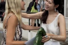 한국 여배우에게 받은 친필 사인을 팔에 타투로 새긴 외국 여성 팬