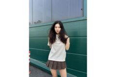 “교복인 줄 알았네” 박주현 미니스커트에 백팩으로 완성한 초동안 패션