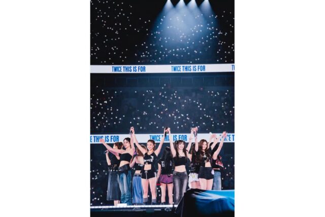 트와이스, K팝 최초 日 도쿄 국립경기장 입성…24만 관객 열광