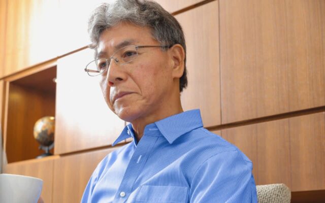 “대화할 때 이러지 마세요!” 중년 90%가 모르는 못 배운 티나는 행동