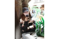 “세상의 모든 힙을 다 가졌다” 정연 윈드브레이커 하나로 평정한 독보적인 스트릿 무드
