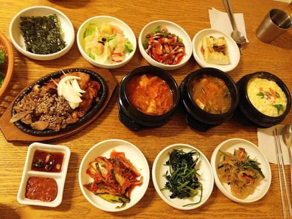 한정식집 가면 ‘이 반찬’ 접시째 비우세요.. 무릎 연골 재생하고 염증 잡는 1등 음식
