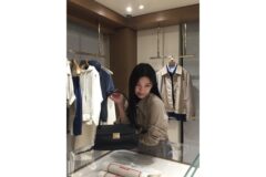 “과한 장식 없이도 빛나는 존재감” 정소민 미니멀 룩으로 완성한 패션 아이콘 위엄