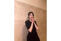 “장원영 언니 맞아?” 장다아 우아한 카라 원피스로 증명한 유전자의 힘