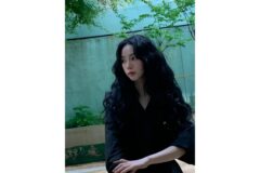 “AI도 질투할 비주얼” 카리나 비현실적 미모로 완성한 몽환적 모먼트