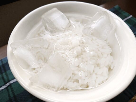 입맛 없다고 “밥에 물 말아서 먹는 습관” 당장 멈춰야 하는 이유 밝혀졌습니다.