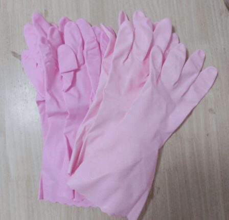 고무장갑을 “이곳”에 20분만 담구세요 1년 사용해도 새것처럼 유지됩니다.