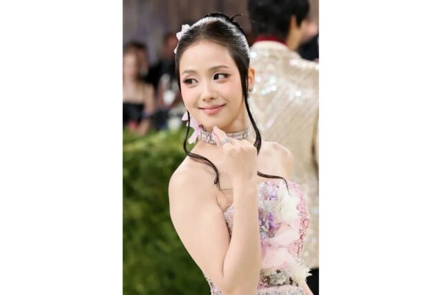뉴욕 멧 갈라 뒤흔든 블랙핑크 완전체, 샤넬부터 디올까지 브랜드 대결 승자는?