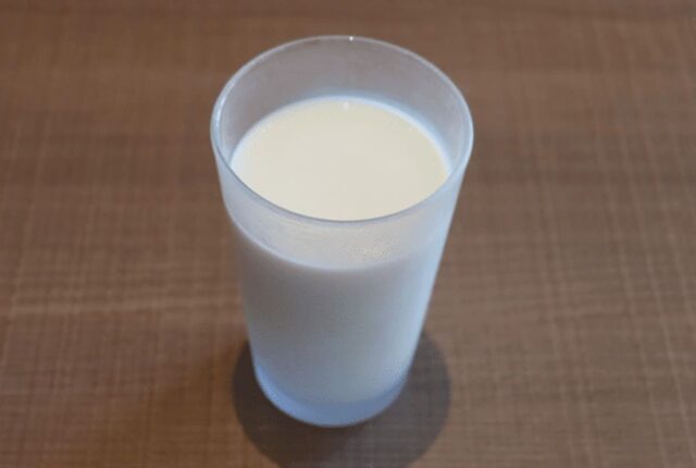 우유 마시기 전 “이 가루” 꼭 넣으세요 평범한 우유가 보약 우유로 변합니다.
