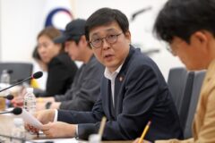 [포토&] ‘영화계 홀드백’ 논의 본격화…최휘영 장관 “민관협의체 이달 구성 공식화”