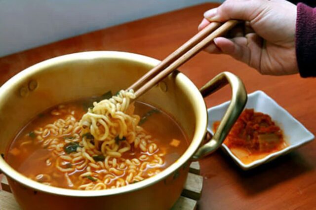 “라면은 아예 상대가 안 된다” 한국인이 자주 먹는 나트륨 폭탄인 ‘이 야식’