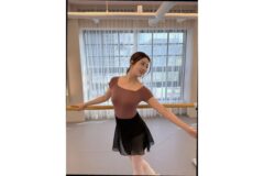 “발레복도 완벽 소화” 강소라 무용실에서 뽐낸 무결점 S라인 실루엣