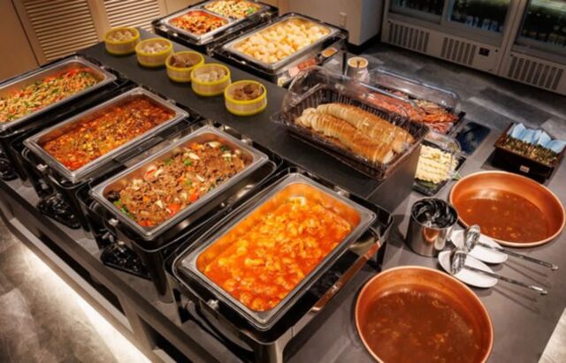 뷔페에서 고기 먹고 “이 과일”은 꼭 드세요 뷔페 직원이 이유 밝혔습니다.
