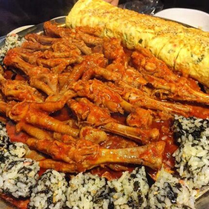 “소유가 닭발 뜯고 있다는 맛집 어디?” 찐 웨이팅 난리나는 서울 닭발 맛집 5