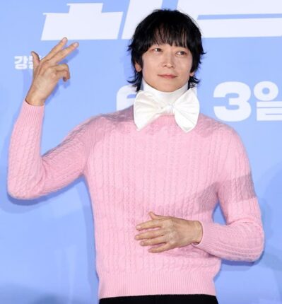실시간 심각하게 논란중인 강동원 왕리본 패션.. ㄷㄷ