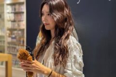 “세월을 비껴간 아우라” 채정안 올 화이트 룩으로 완성한 독보적인 우아함